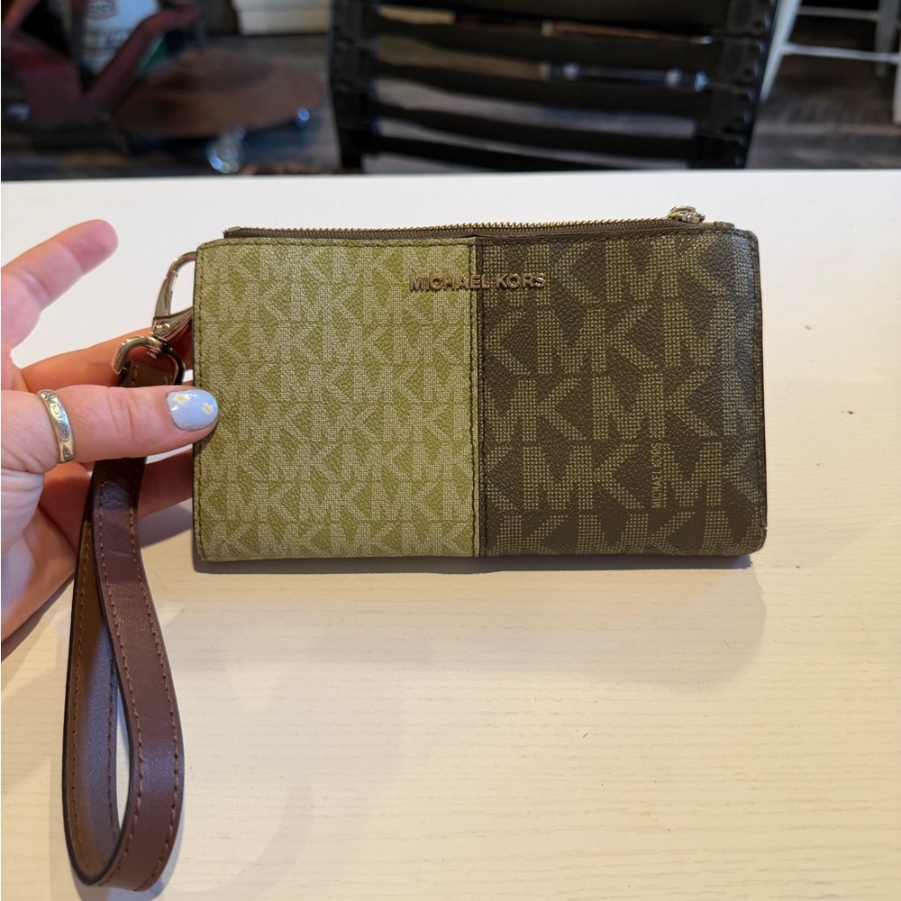 Michael Kors Olive Green Duo tone Jet Set Signature Zip Wristlet